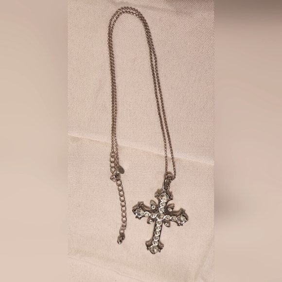 Premier Designs Grace Crystal Cross Necklace - Picture 3 of 5